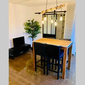 Centre De Pour 4 Personnes Piscine Et Tennis Appartement
