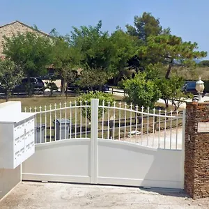 grand-studio-terrasse-prive.fr-provencehotel.com/